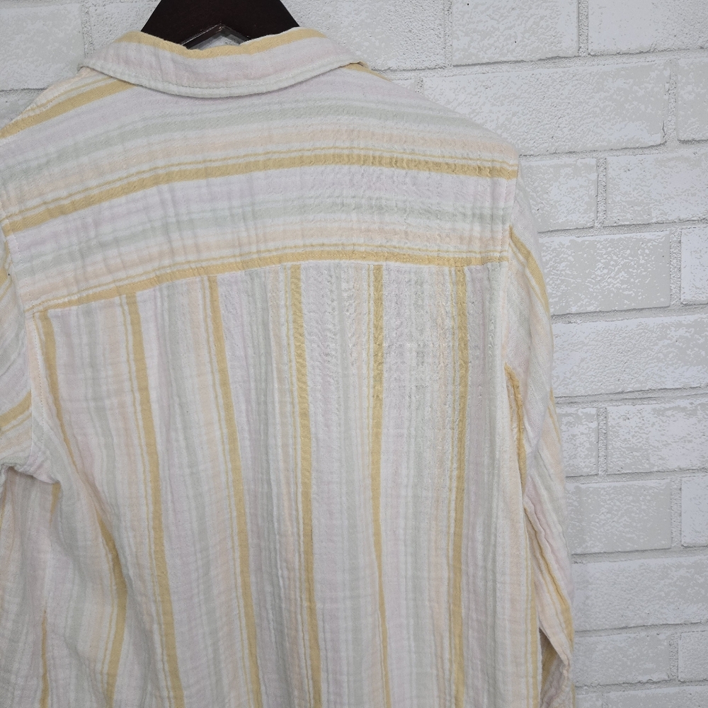 Universal Thread button down top - Picture 9 of 13